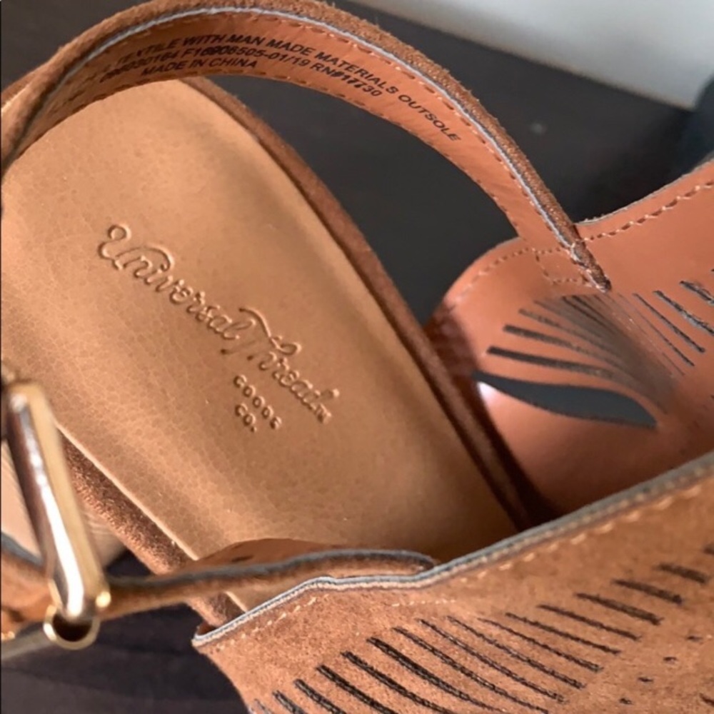 Universal Thread Heels - Picture 2 of 4